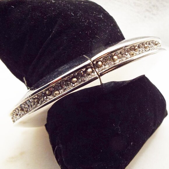 *RARE* ALEXIS BITTAR EARTHQUAKE ANGLED SILVER W/CRYSTAL CLAMPER CUFF BRACELET 29 - Picture 3 of 5